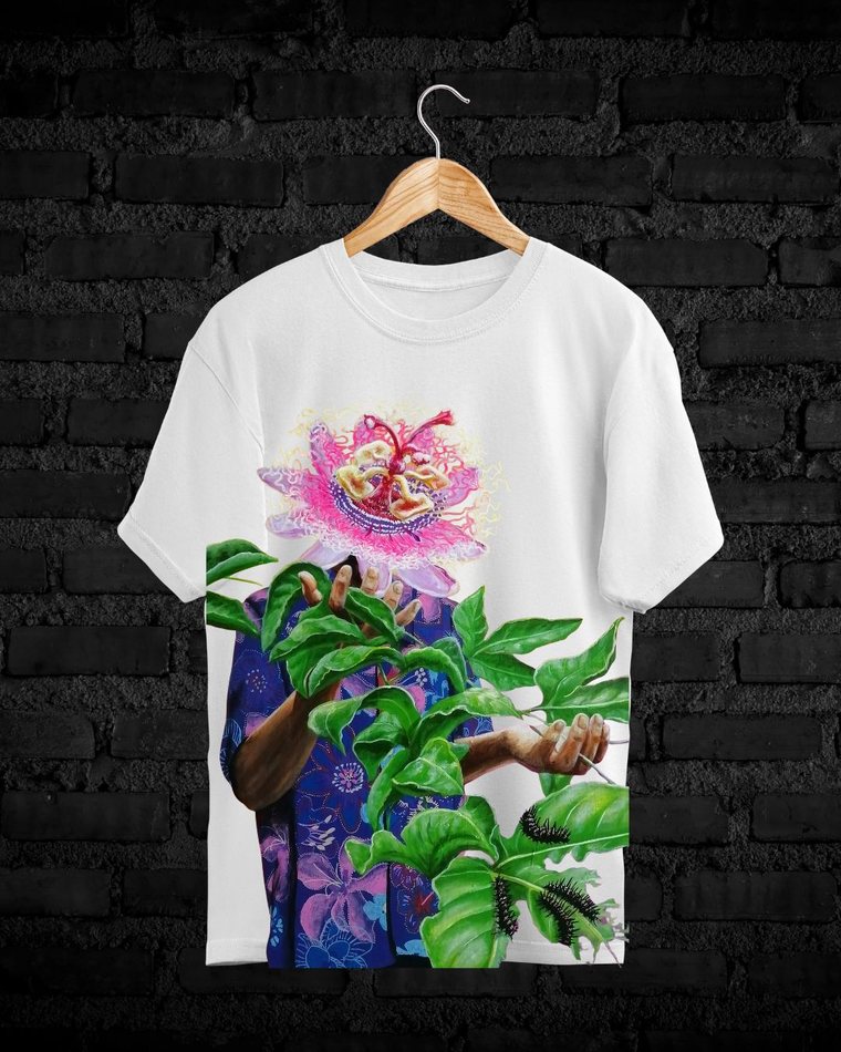 Pasiflora, polera con arte de Memo Rodríguez